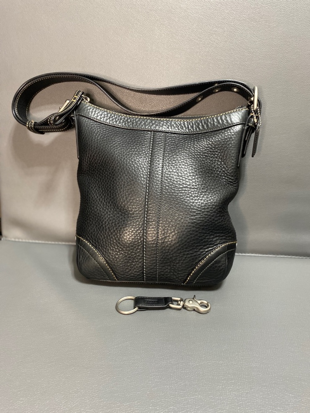 Vintage COACH Soho Black Pebbled Leather Pleated File Bag - Picture 2 of 8